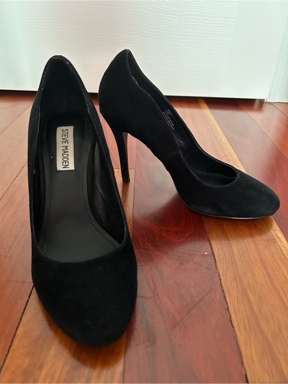 Steve Madden Black Suede Pumps